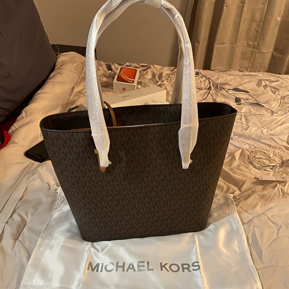 New Michael Kors purse and gently used wallet - Picture 3 of 12